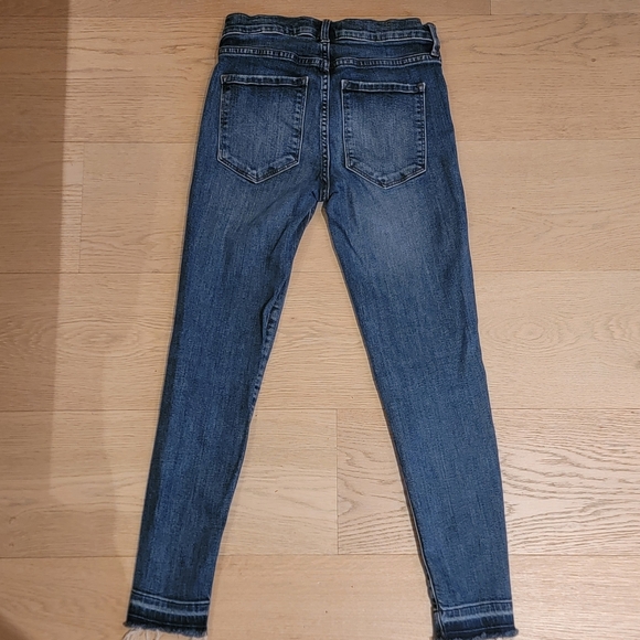 ❤️ BANANA REPUBLIC SKINNY RIPPED JEAN - Picture 2 of 4